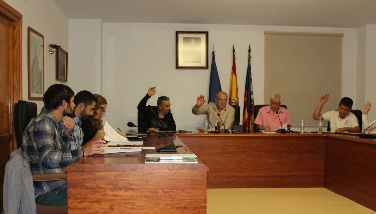 Pleno en el ayuntamiento de El Poble Nou de Benitatxell