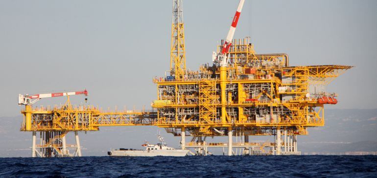 La Plataforma Castor, davant les Terres de l'Ebre.