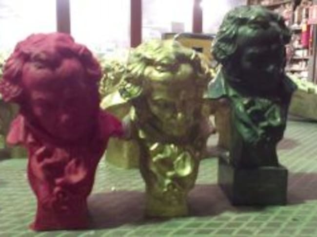 Las tres fases de un "Goya", cera, bronce, y bronce con patina y pie