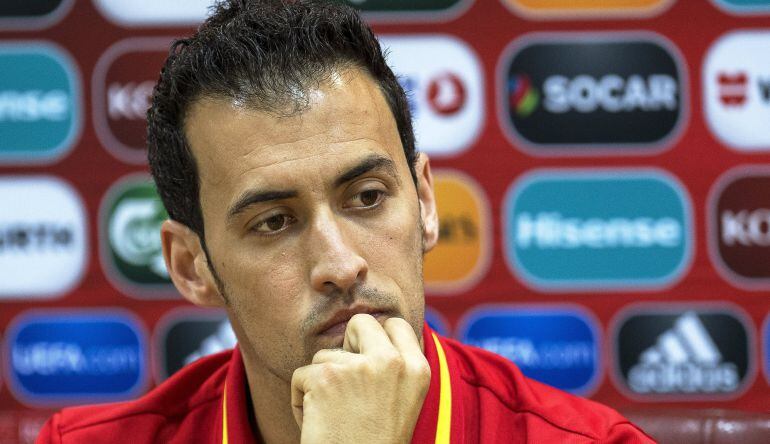 Sergio Busquets, durante su comparecencia en Skopje