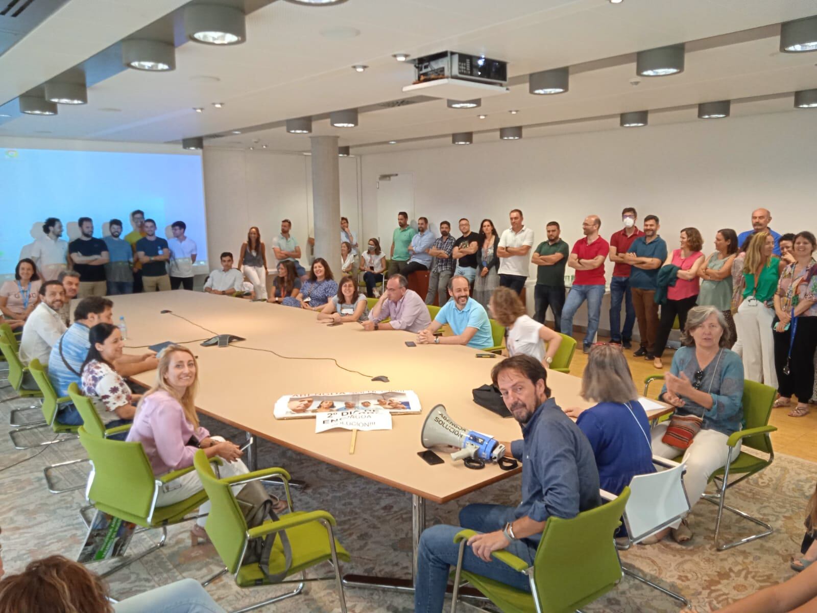 Encierro de los trabajadores en la sede central de Palmas Altas