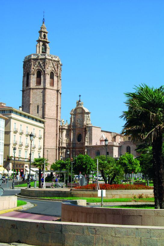 Plaza de la Virgen y Miguelete de Valencia