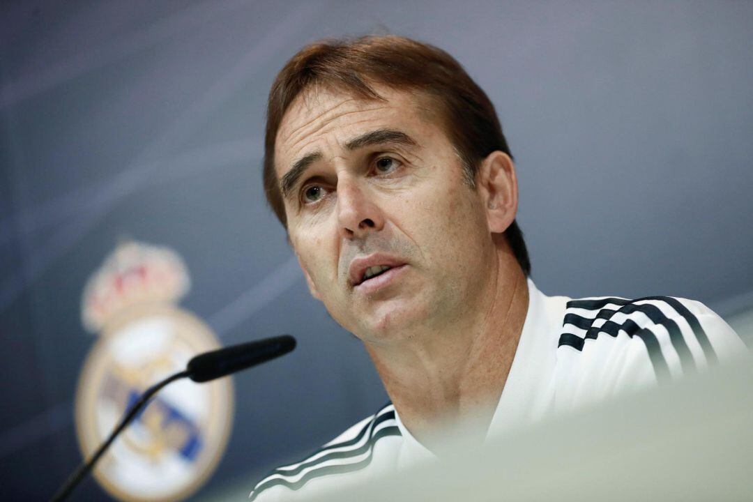 El entrenador del Real Madrid, Julen Lopetegui en rueda de prensa previa al partido de Liga que mañana disputarán frente al FC Barcelona en el estadio Camp Nou.