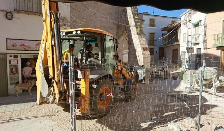 Las máquinas trabajan de nuevo en la plaza Manuel Agudo