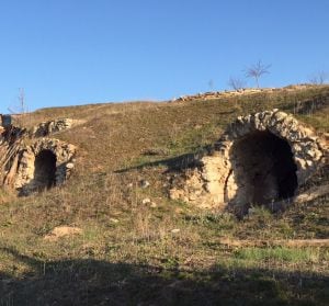 Cuevas del vino en Villar de Domingo García