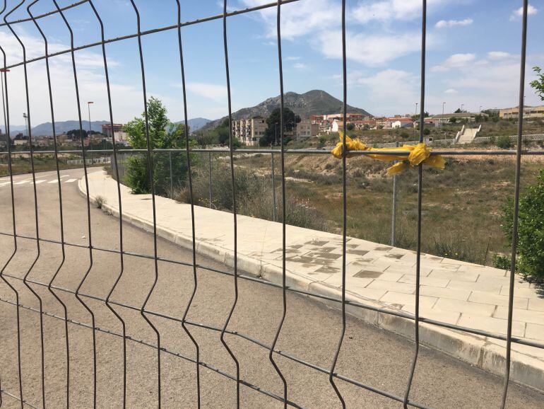 Uno de los accesos y salidas al puente de la Libertad también cerrado