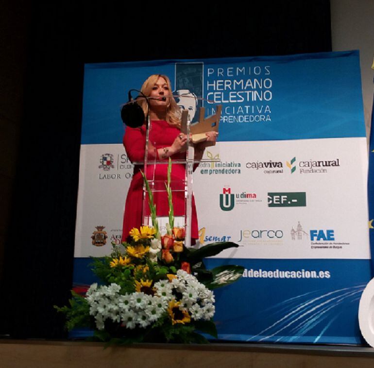 Ángela Rivas agradece el premio Hermano Celestino concedido a su empresa Diseño&Publicidad