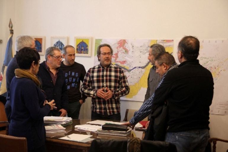 Reunión del alcalde, Francisco Guarido, con los miembros del Comité de Empresa de Zamora Limpia