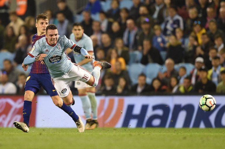 Iago Aspas acabó tocado el partido ante el Barcelona