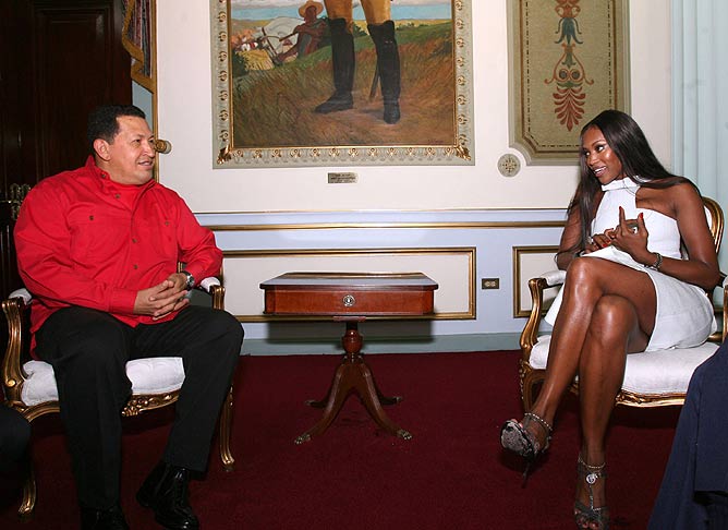 Hugo Chávez ha recibido a la modelo británica Naomi Campbell.
