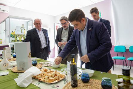 Responsables políticos visitan la S.C.A Virgen del Perpetuo Socorro