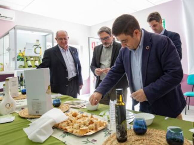 Responsables políticos visitan la S.C.A Virgen del Perpetuo Socorro