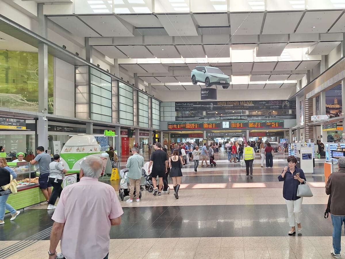 La reanudación del AVE alivia a viajeros y comercios pese a las limitaciones en la frecuencia