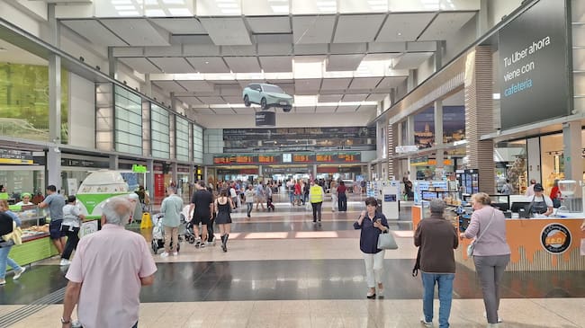 La reanudación del AVE alivia a viajeros y comercios pese a las limitaciones en la frecuencia