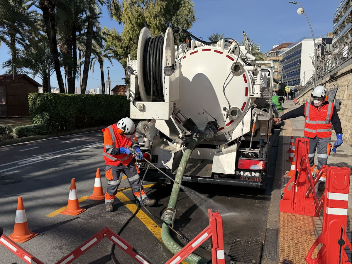El Ayuntamiento de Benidorm y Veolia han invertido más de 13 millones en la renovación y el mantenimiento de la red de alcantarillado