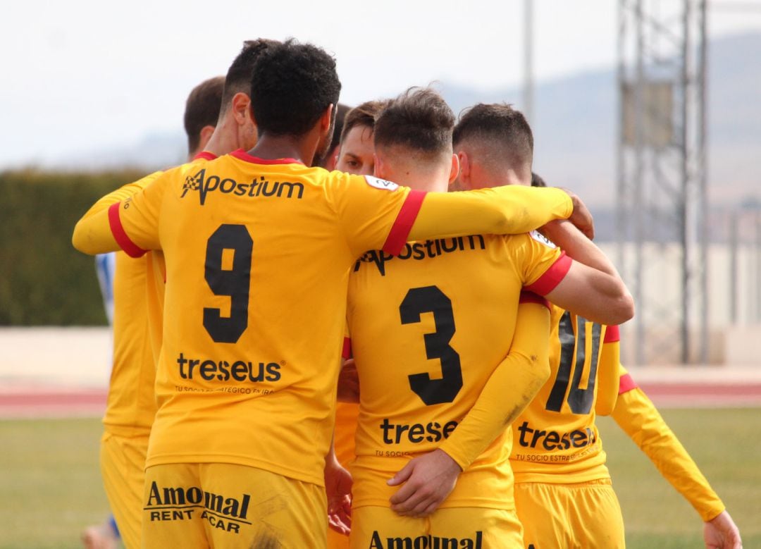 Los futbolistas del UCAM celebrando un gol