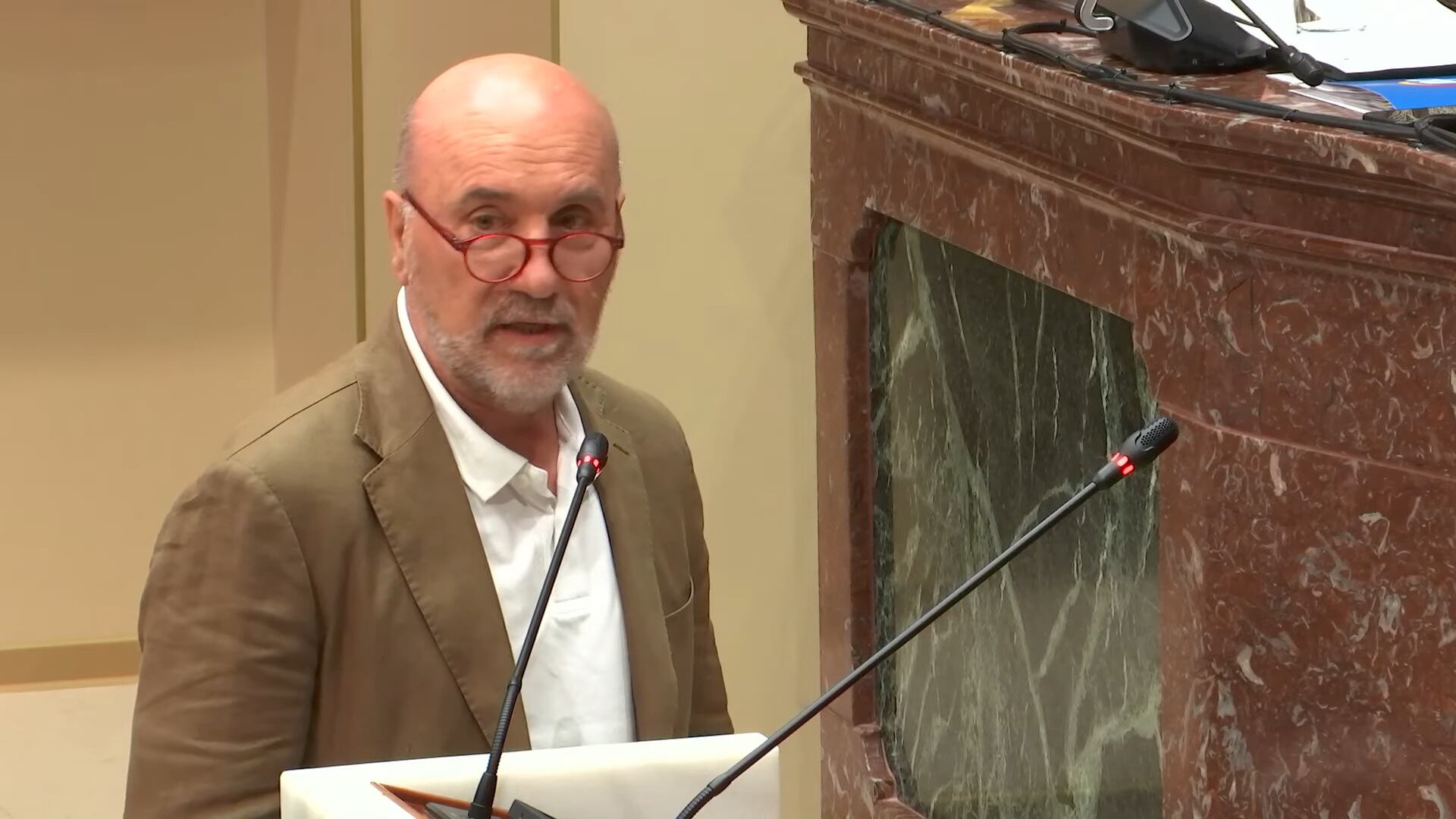 José Luis Álvarez Castellanos toma posesión de su escaño