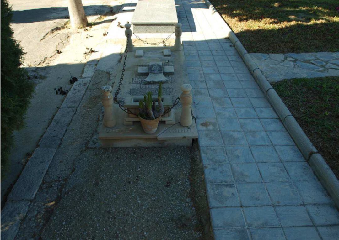 Fosa en el Cementerio de Alicante 