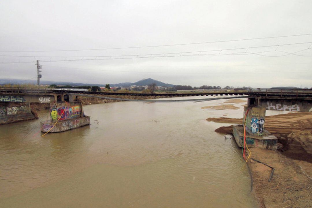 Pla general del pont entre Blanes i Malgrat destrossat pel Gloria