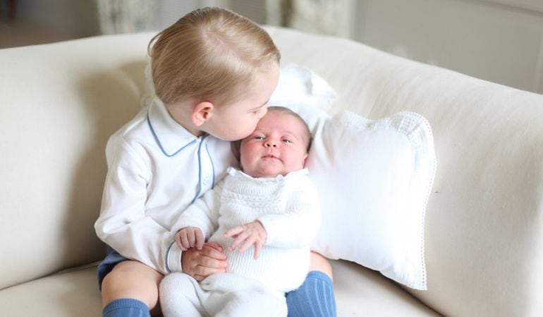 El príncipe George y la princesa Charlotte, hijos de los Duques de Cambridge.