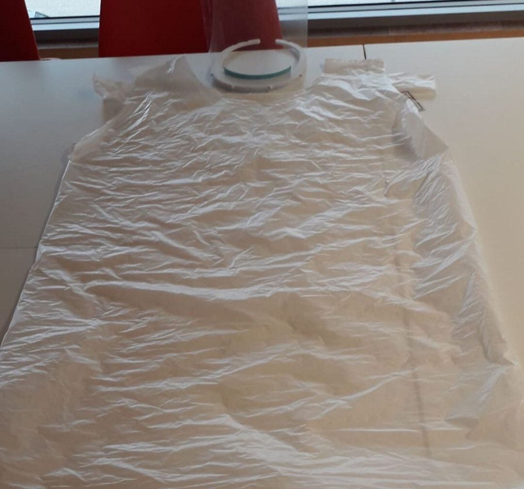 Batas de plástico para los trabajadores de ambulancias