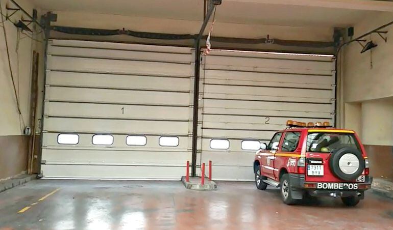 La puerta 1 ha sido la que un grupo de bomberos ha reparado manualmente en el Parque de Martiricos