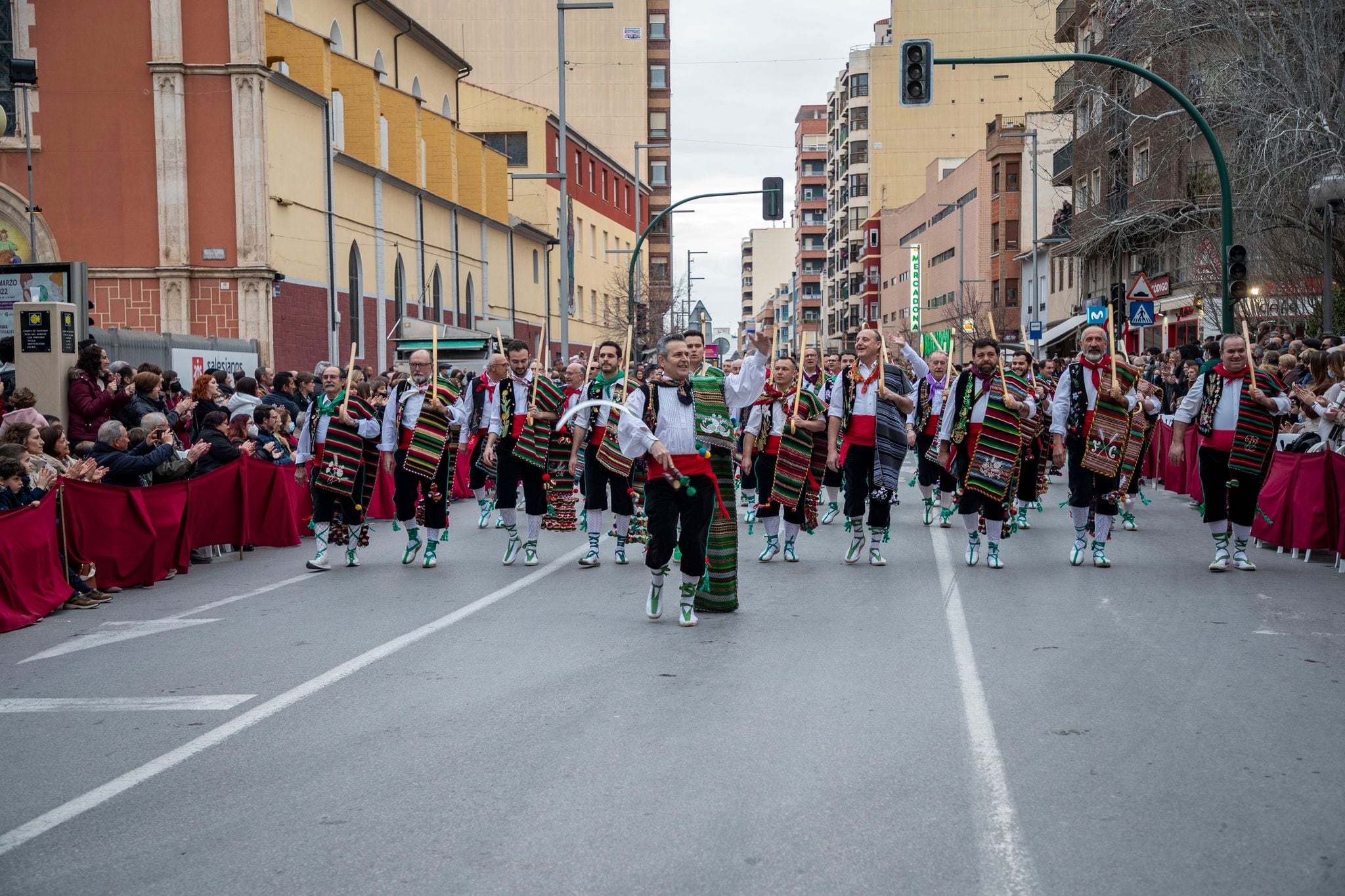 Maseros en el desfile del Ecuador festero