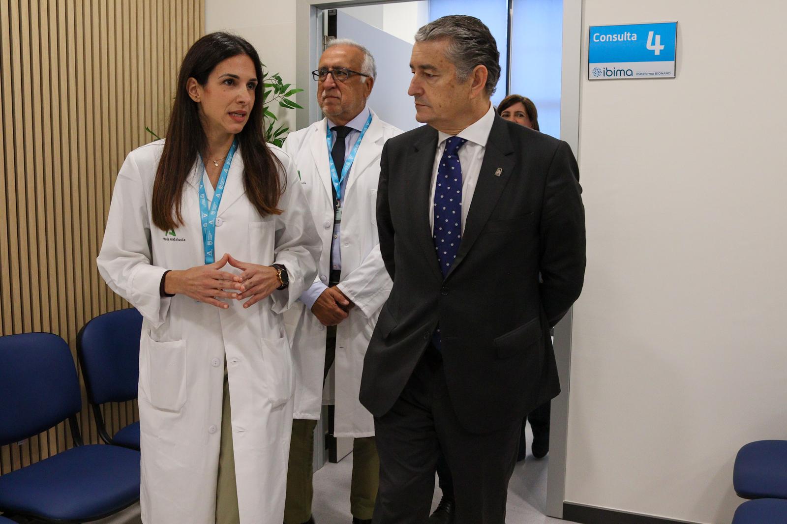El consejero de Sanidad, Presidencia y Emergencias de la Junta, durante la inauguración este sábado de la Unidad de Investigación Clínica de Fase II-III del Hospital Universitario Regional de Málaga (Junta de Andalucía)