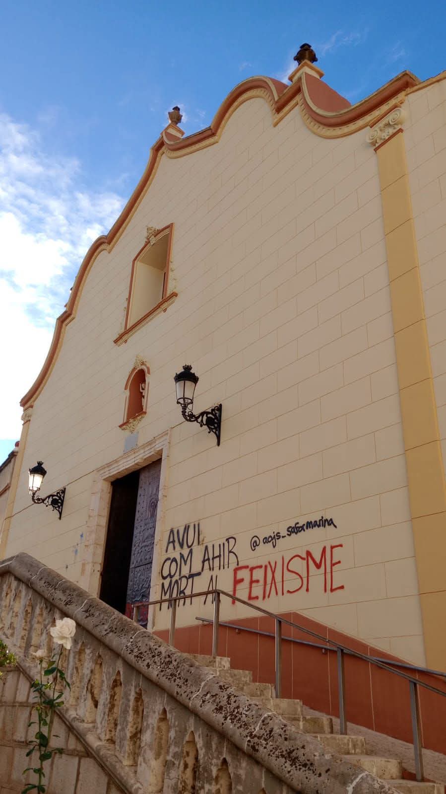 Pintadas antifascistas en la iglesia de Simat