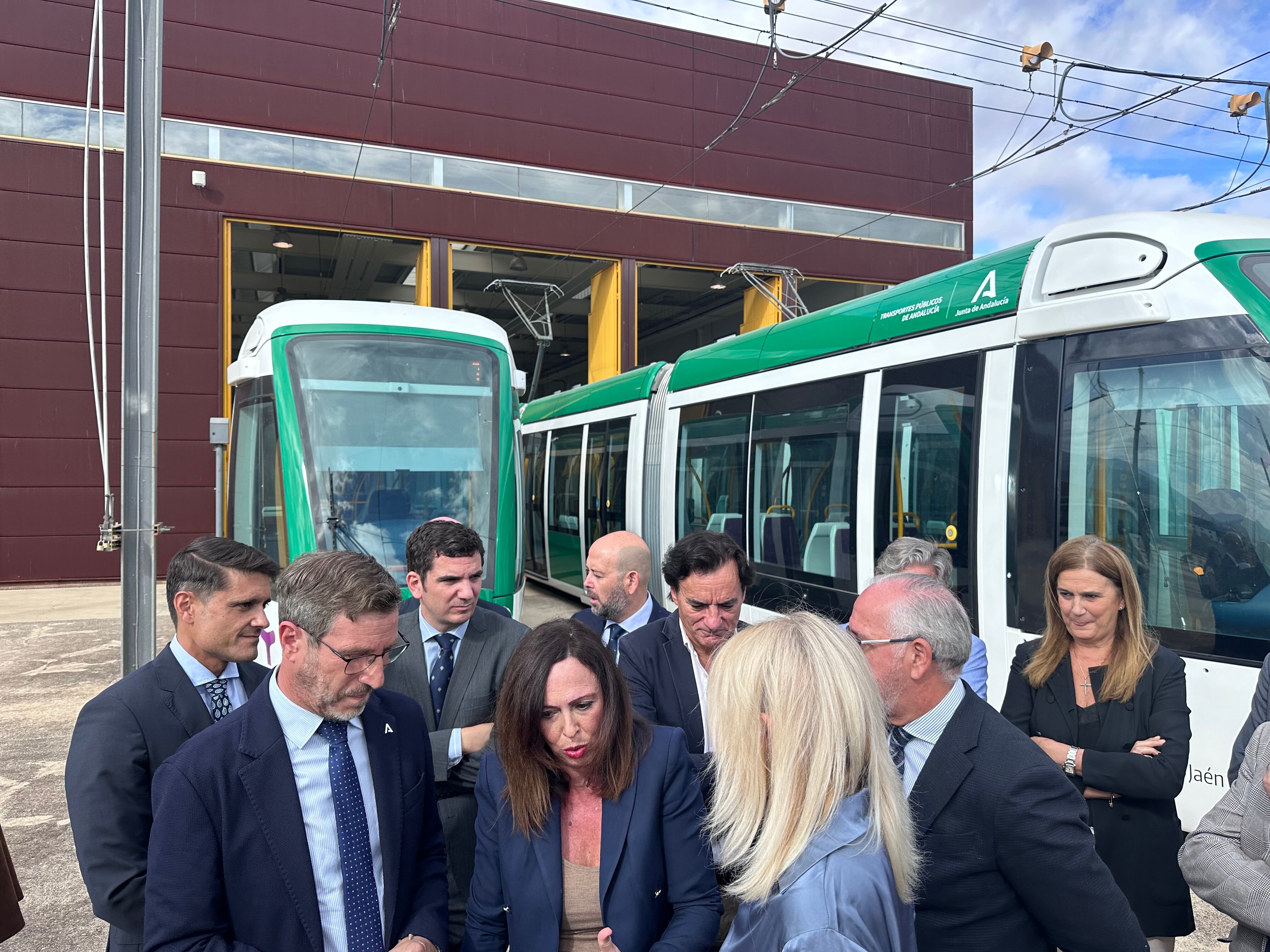 Visita de la consejera de Fomento a las cocheras del tranvía de Jaén.