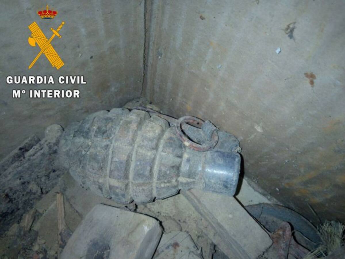 La Guardia Civil destruye una granada de mano, localizada en un vivienda de Piña de Campos