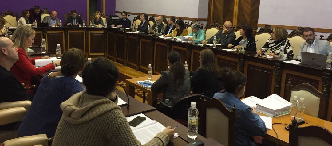 Tensión en el pleno municipal del Jaén
