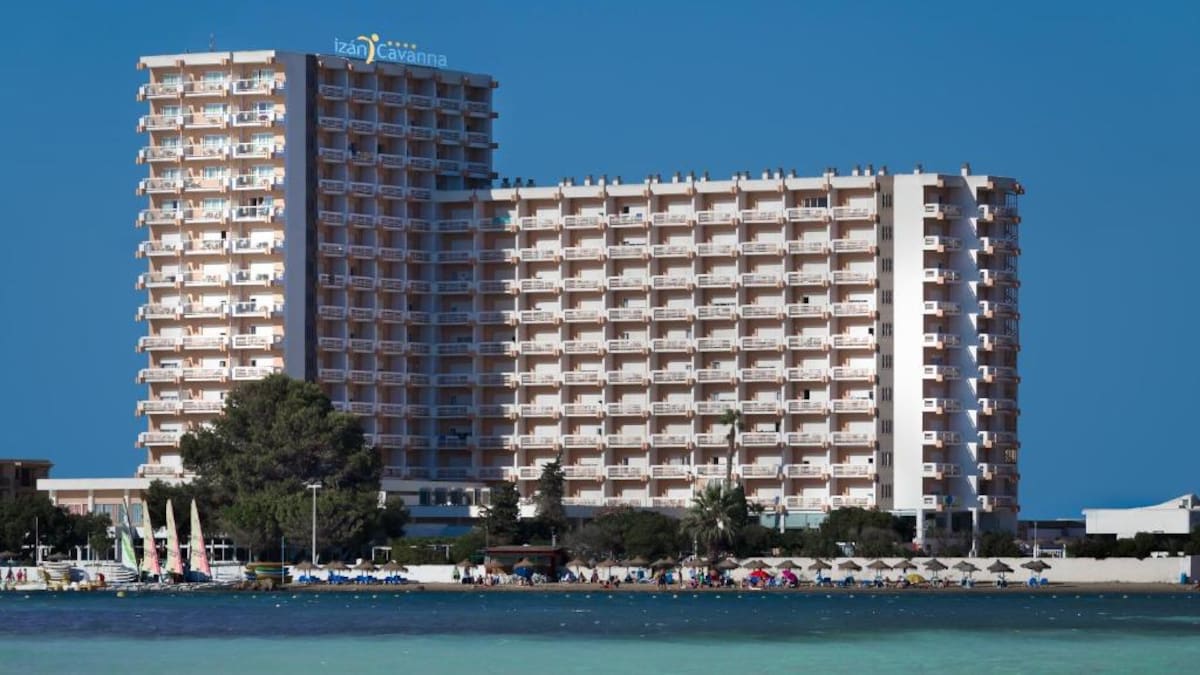 Salud investiga la intoxicación de más de 100 huéspedes en un hotel de La Manga