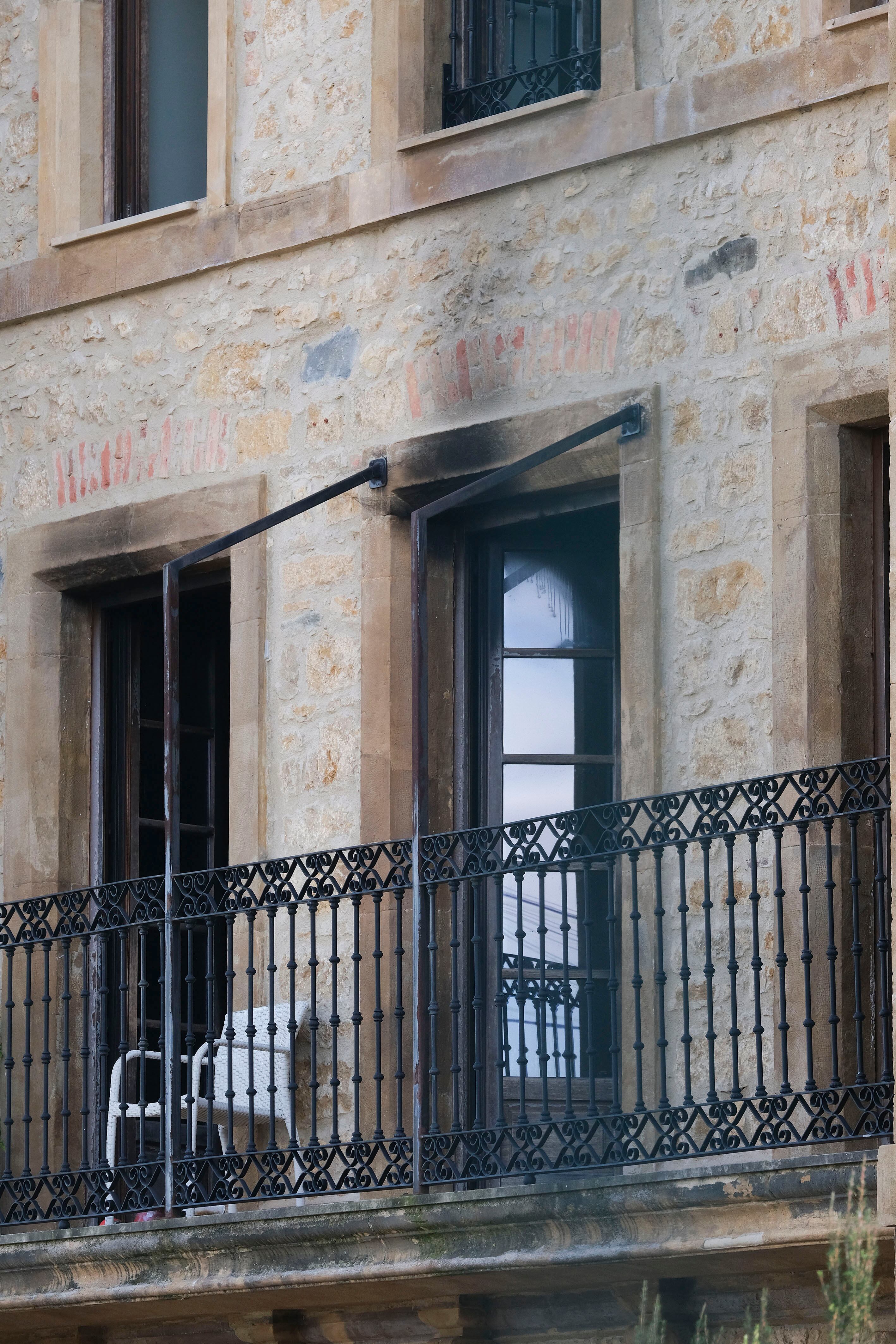 Una mujer ha fallecido y otras 27 personas han resultado afectadas, tres de ellas graves y veinticuatro leves, por inhalación de humo en un incendio registrado esta madrugada en una residencia de ancianos ubicada en la localidad de Valdesoto, en el concejo asturiano de Siero.