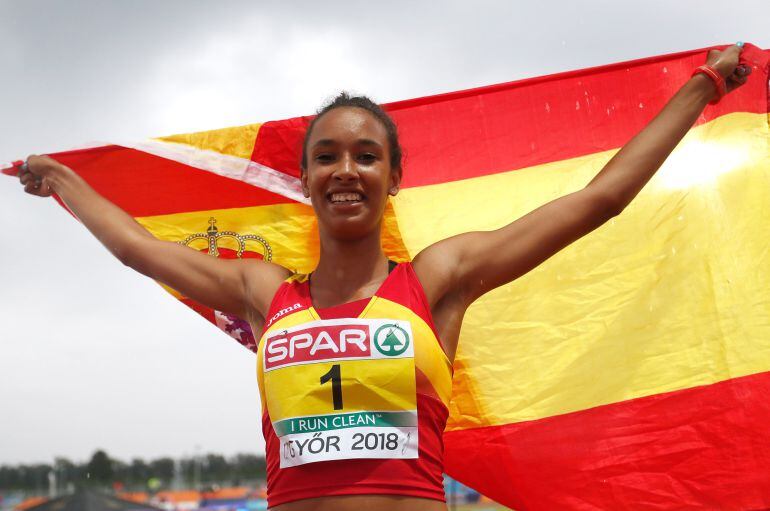 María Vicente celebrando su nuevo éxito
