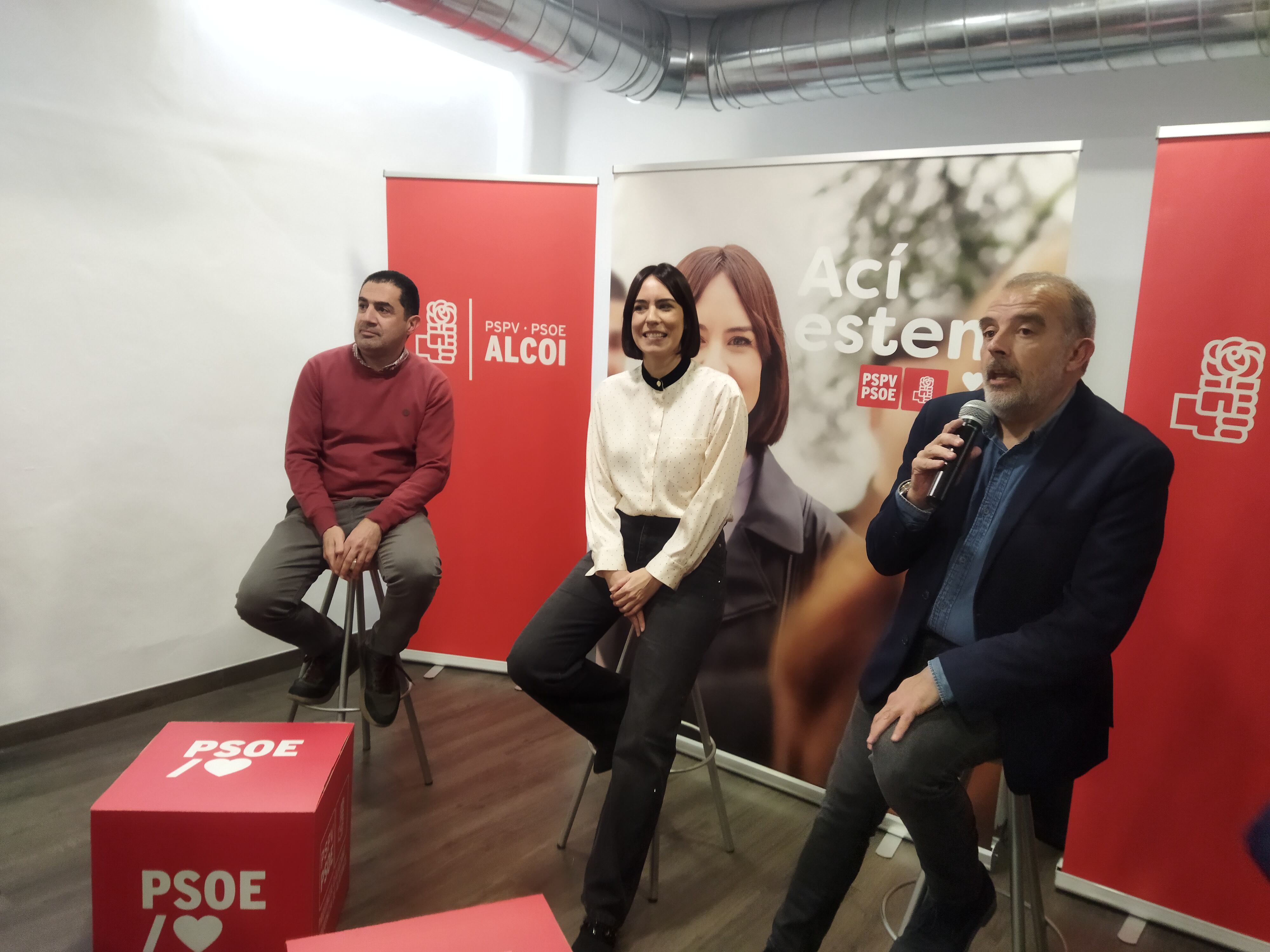 Antonio Francés, alcalde socialistas de Alcoy; Diana Morant, secretaria general del PSPV-PSOE, y Jordi Martínez, secretario general del PSPV-PSOE de la agrupación de Alcoy.
