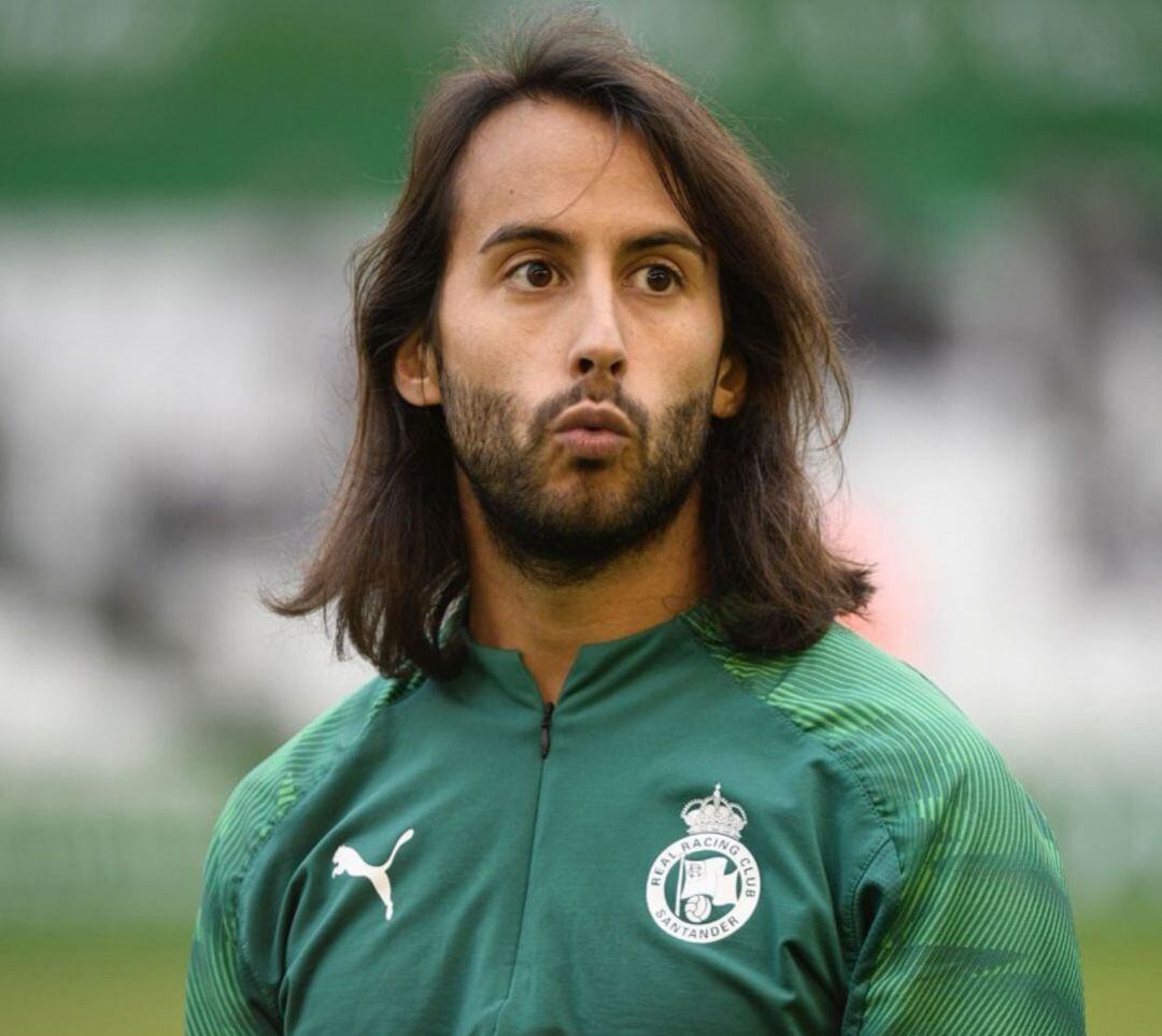 Mario Ortiz, con la camiseta de entrenamiento del Racing