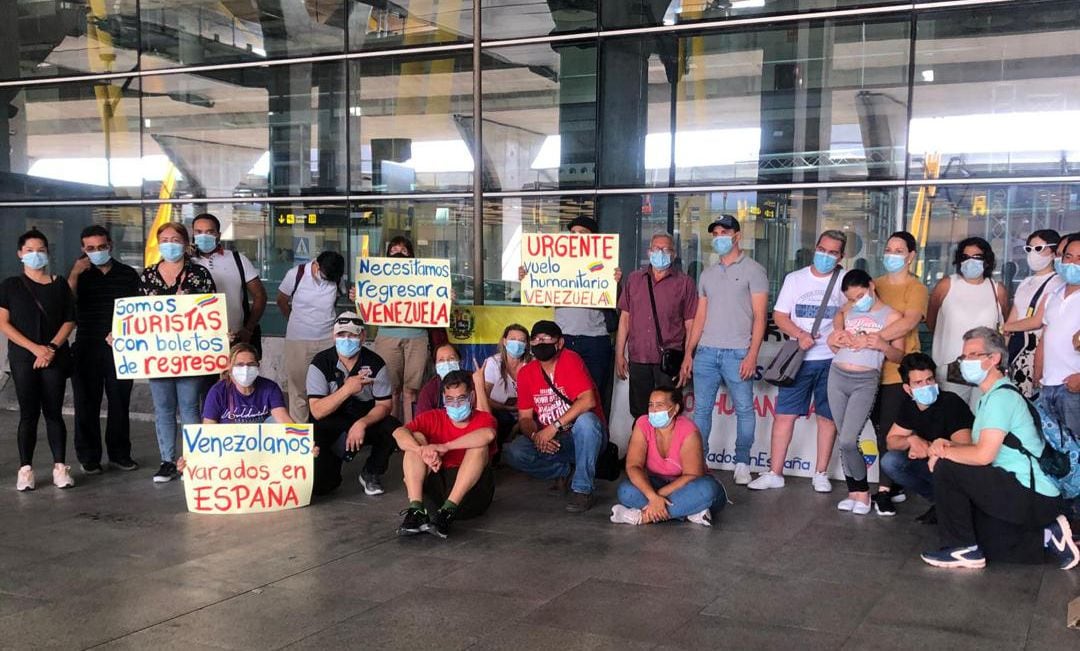 El campamento en la Terminal 4 de Barajas de la Plataforma Venezolanos Varados en España.