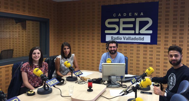 (De Izquierda a derecha) Laura Gobernado, presidenta de ESN Valladolid, Andrea Valencia, estudiante vallisoletana y Gabriele Cristofalo, erasmus italiano