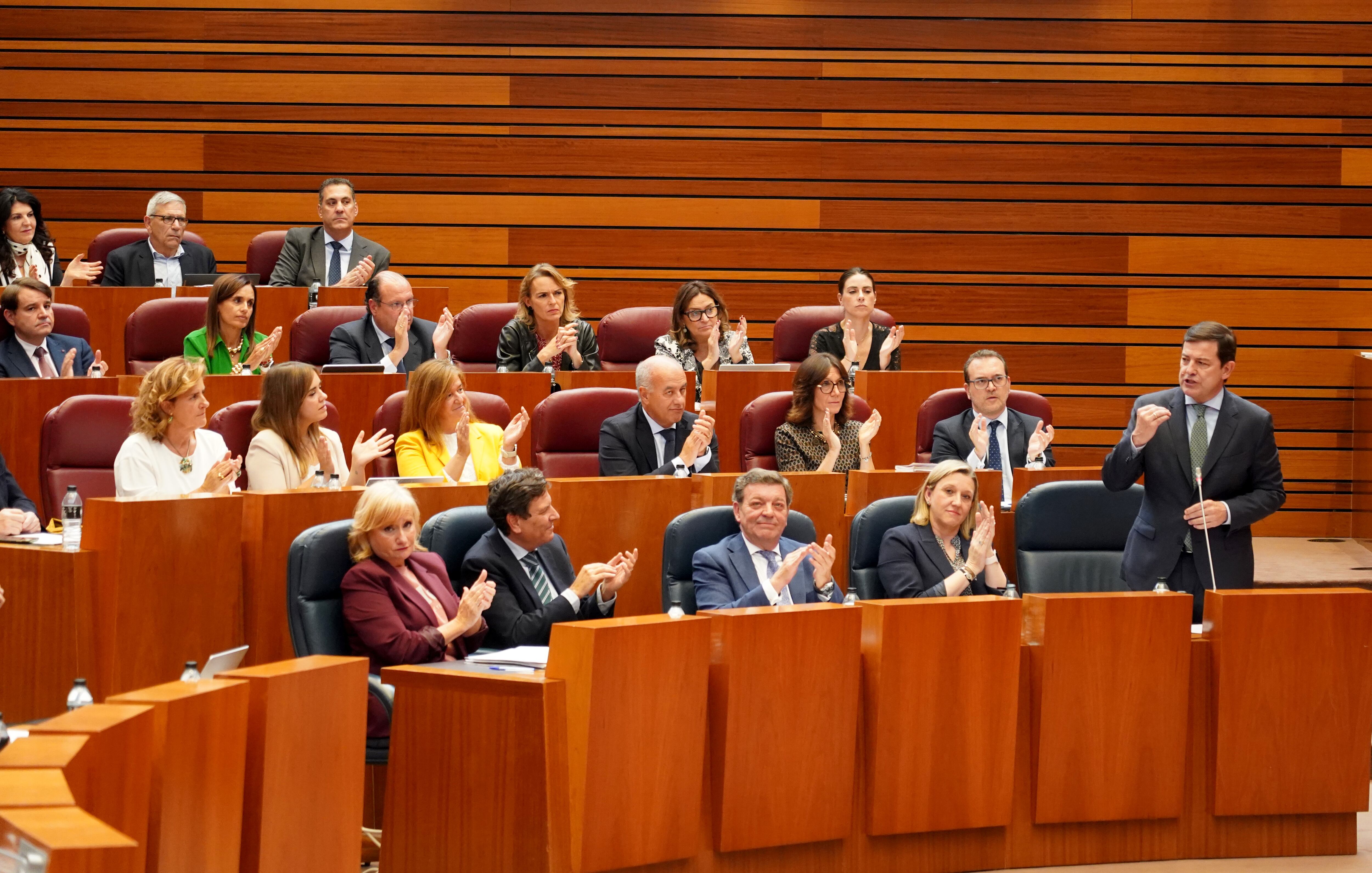 El presidente de la Junta, Alfonso Fernández Mañueco, durante la primera sesión del pleno de las Cortes de Castilla y León