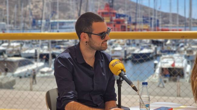 Mercedes Serrano, Alejandro Egea e Iván Bertachini, jóvenes organizadores, y antiguos alumnos de la Libreta Mandarache.
