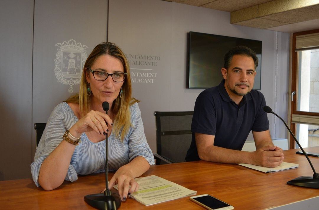 Mari Carmen de España en sala de prensa 