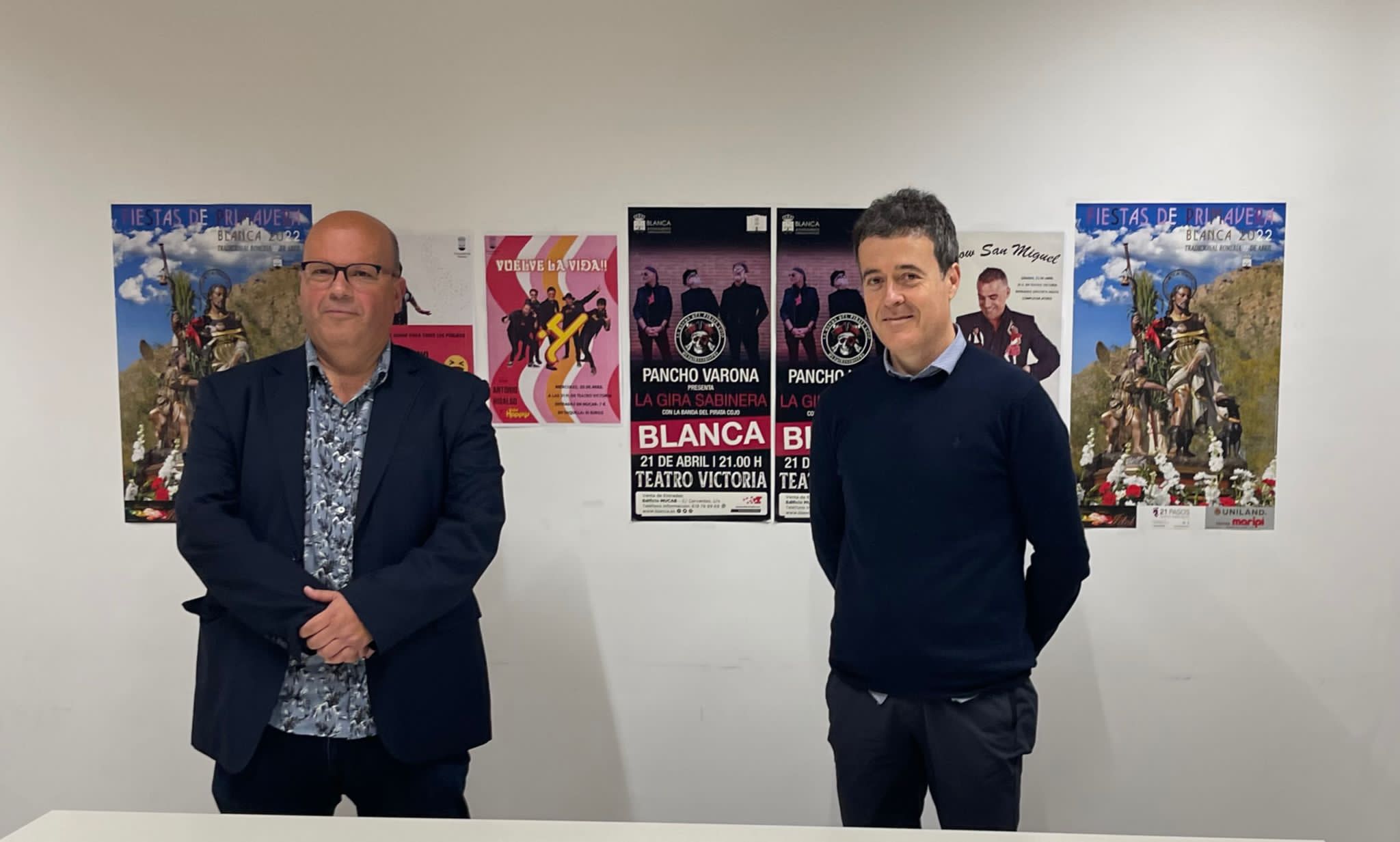 El concejal de Festejos, Vicente Candel, y el alcalde Blanca, Pedro Luis Molina, han presentado la programación de fiestas