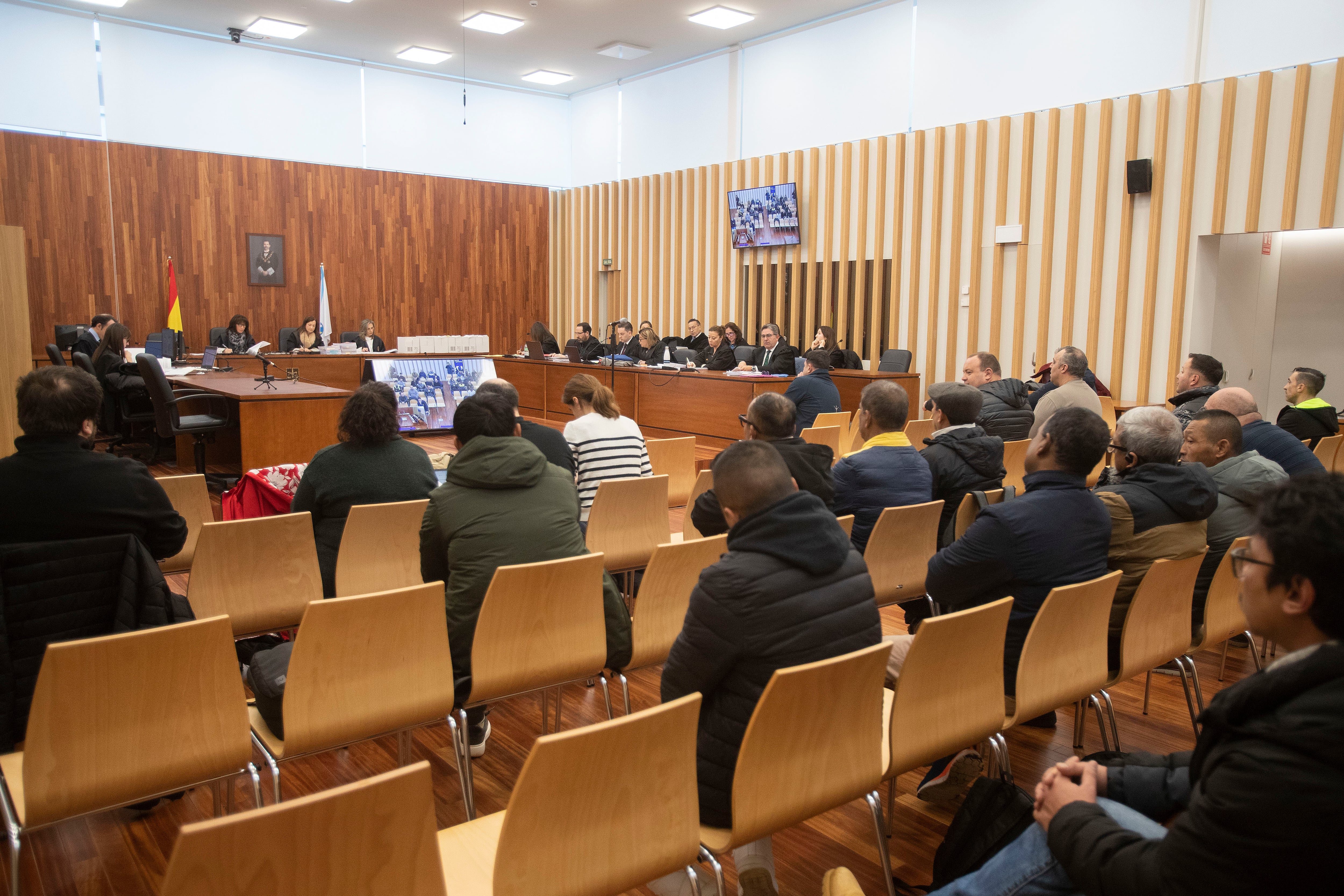 Un momento del juicio que se sigue en la Cidade da Xustiza de Vigo por el alijo de 3.800 kilos de cocaína a bordo del barco MV Karar, en el que hay 28 procesados. 
EFE / Salvador Sas
