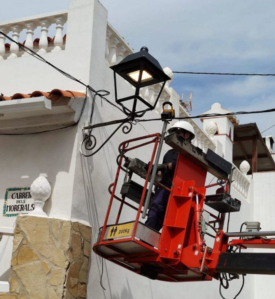 Cambio de luces en varios barrios de Oliva 