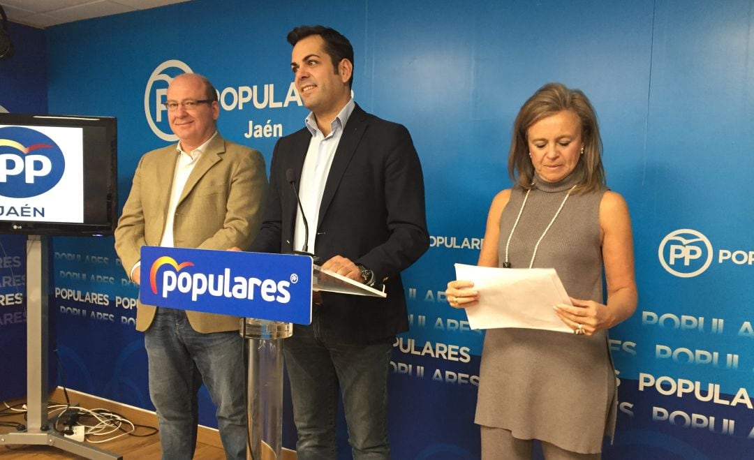 De izquierda a derecha, Javier Márquez, Juan Diego Requena y María Luisa del Moral del PP