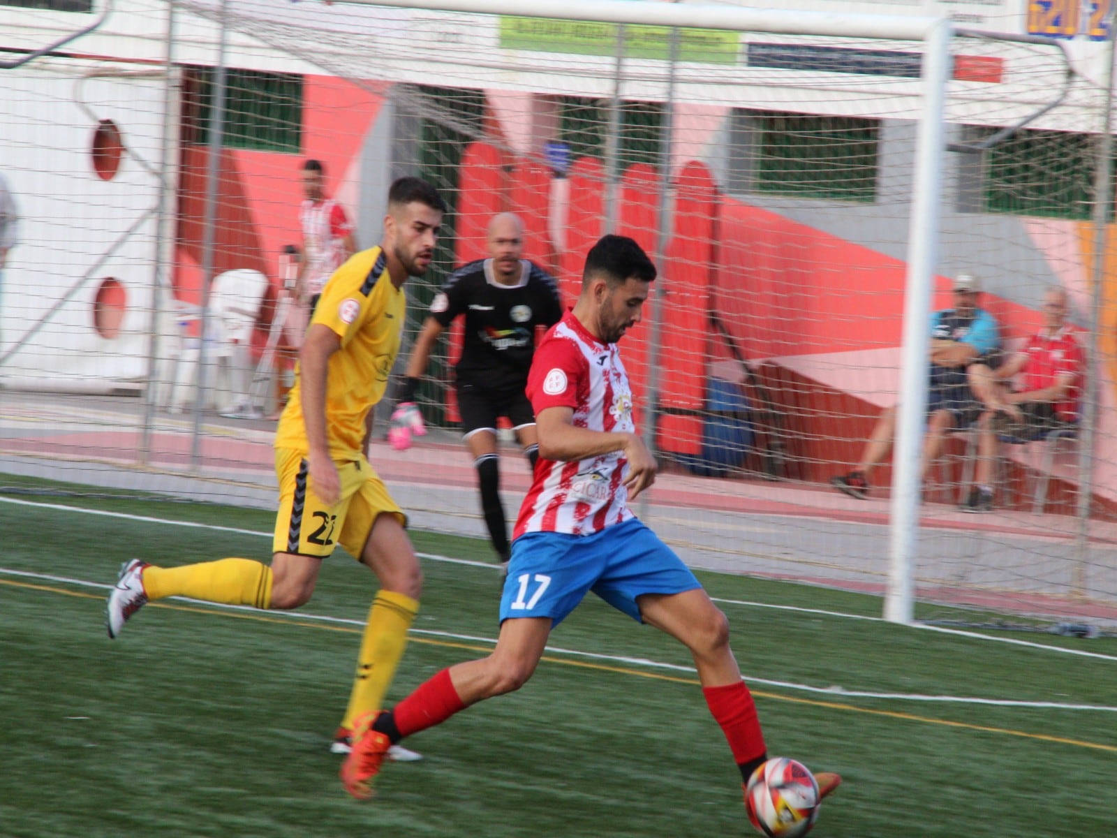 Nadjib en un partido con el San Bartolomé CF.