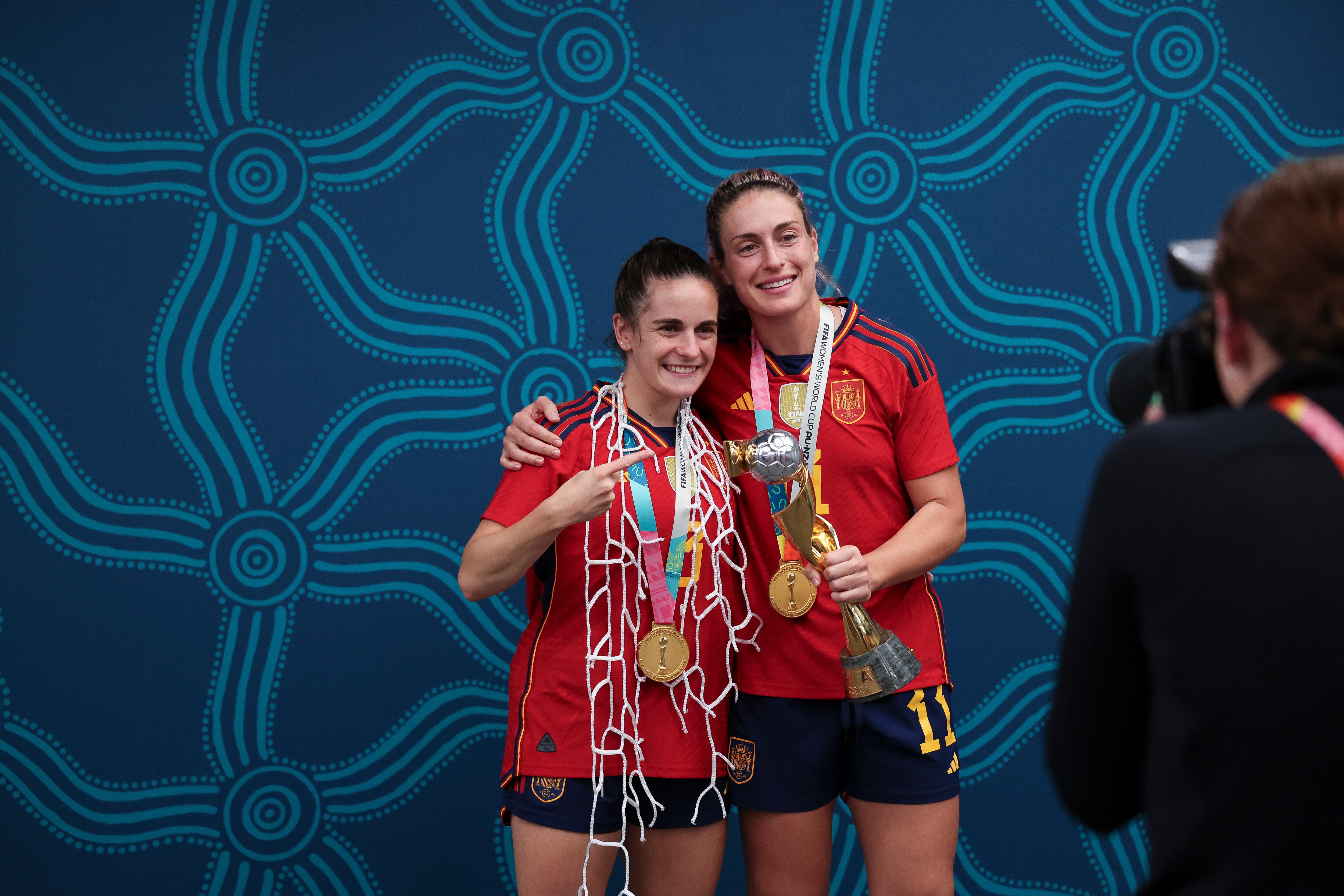 Alexia Putellas y Teresa Abelleira, tras la victoria en la Copa de Mundo. (Photo by Maja Hitij - FIFA/FIFA via Getty Images)