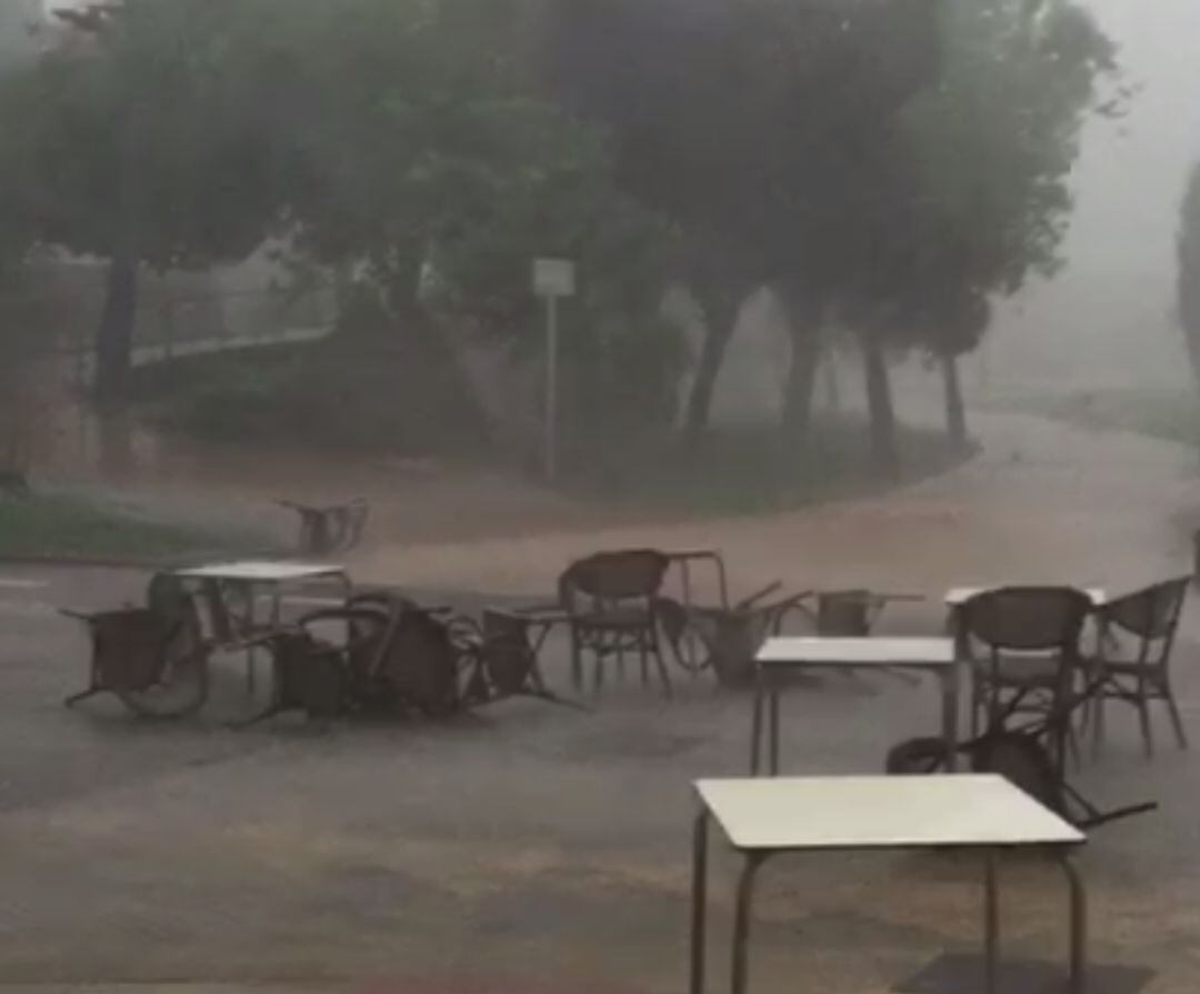 Una gran tromba de agua pilla por sorpresa a los logroñeses que disfrutaban de las fiestas de San Mateo