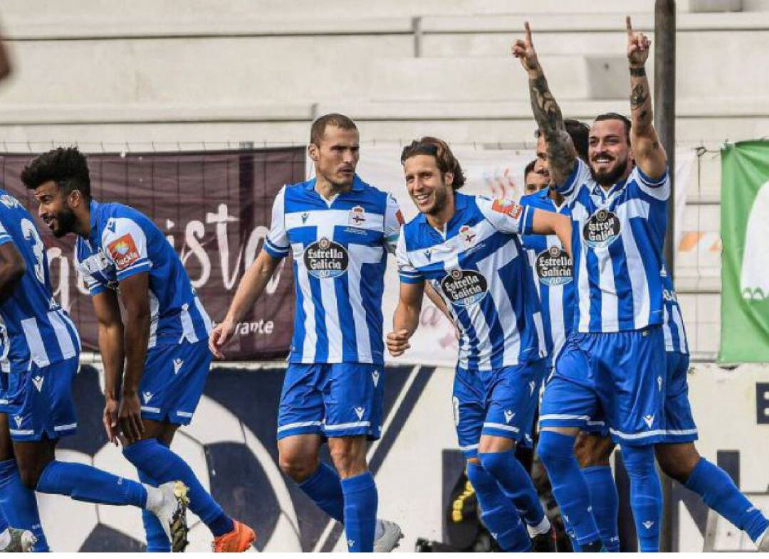 Jugadores del Depor celebrando su tanto ante Unionistas